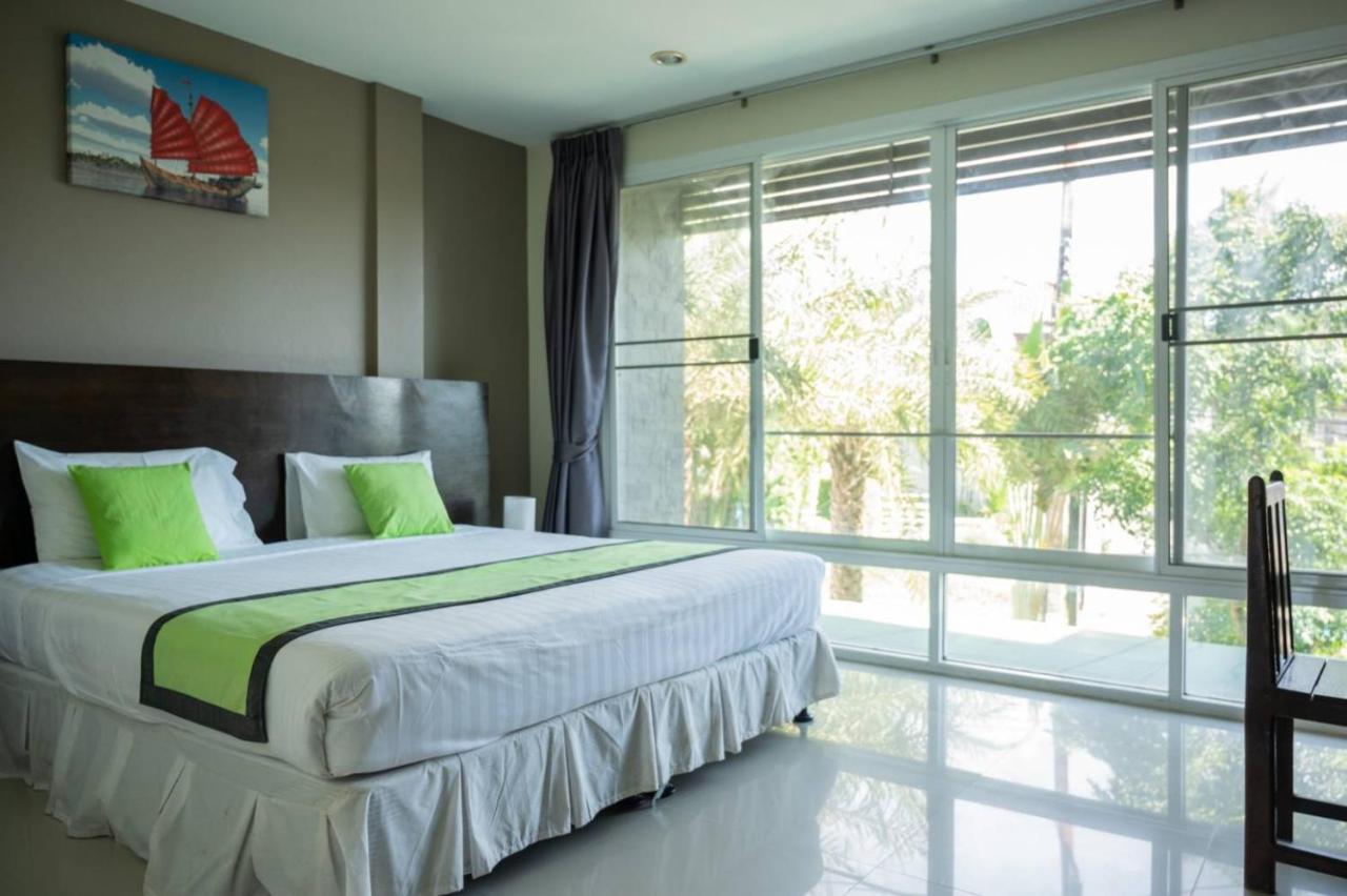 Baan Oui guest house - Nai harn Phuket Extérieur photo